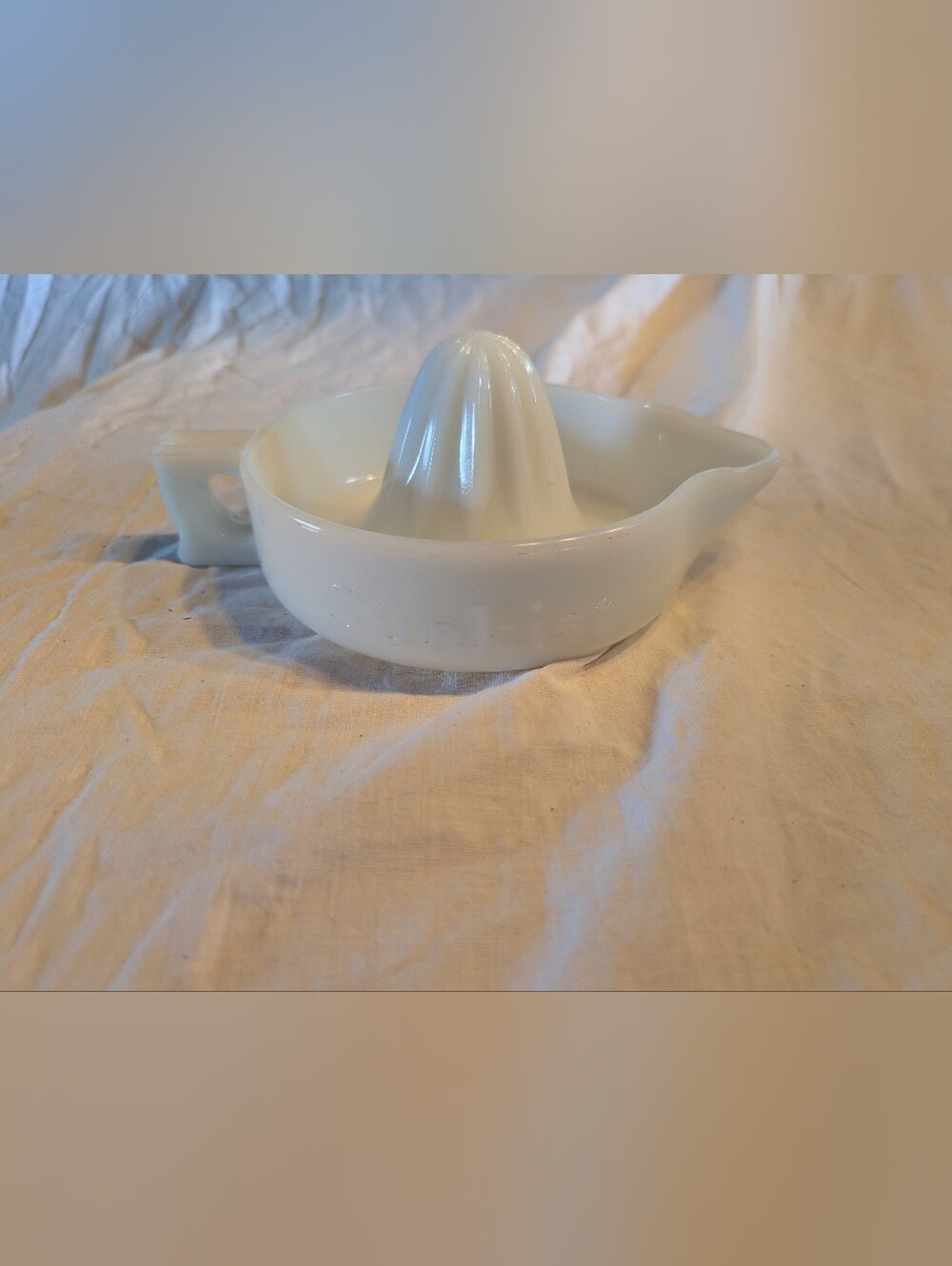 2/80$ White milk Glass Citrus Juicer Reamer - Classic Home Dining